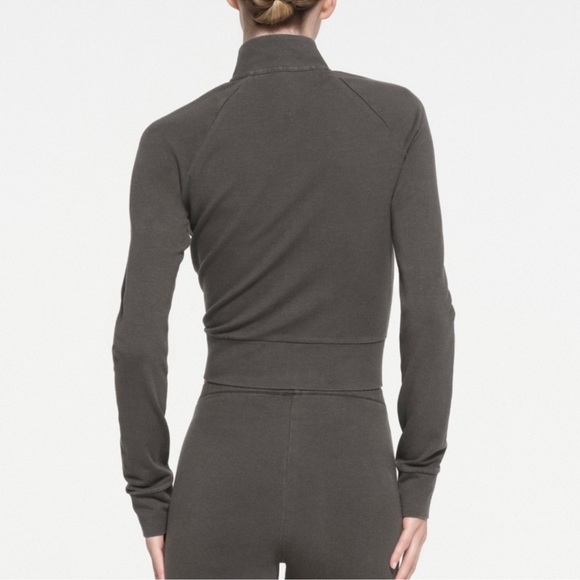 COPY - SKIMS Outdoor Track Jacket - Washed Onyx - Picture 5 of 5